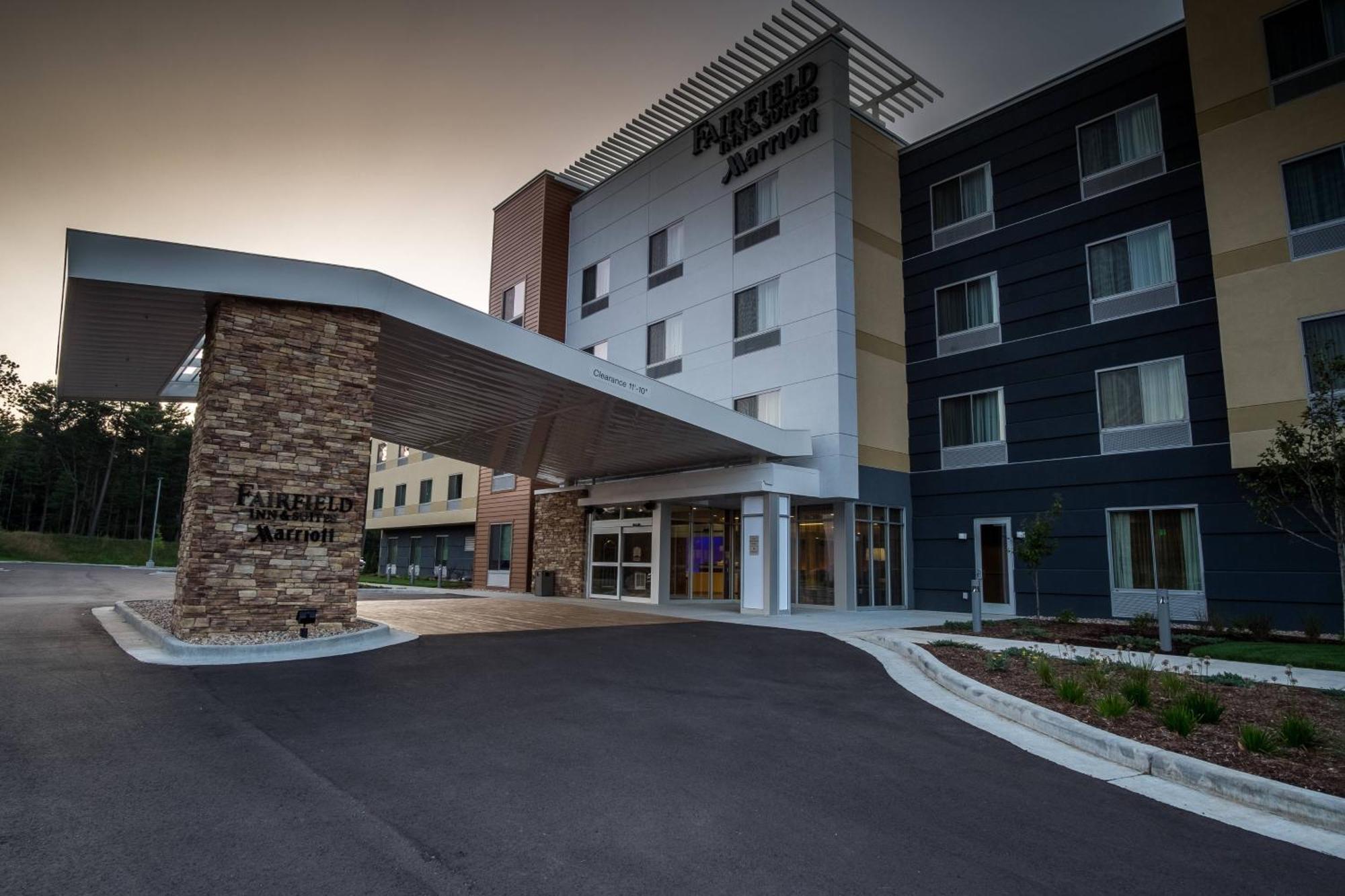 Fairfield Inn & Suites By Marriott Wisconsin Dells Exterior photo